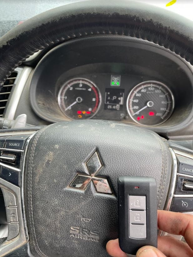 Mitsubishi car key replacement locksmith